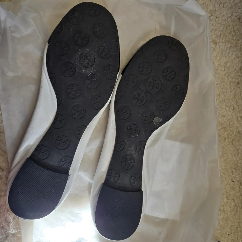 Tory Burch Two Tone Logo Ballet Flats size 9.5 - Picture 2 of 3